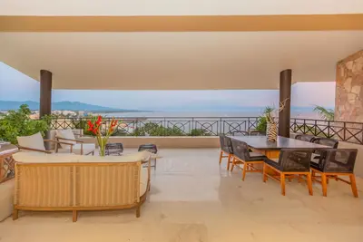 Image de Oceanfront Penthouse, Hacienda de Mita, y compris femme de ménage / cuisinier quotidien, Prem. club