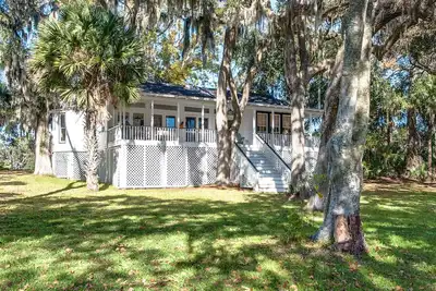 Image de Low Country Cottage ~ Tranquil ~ Water Views ~ près de Hilton Head / Old Town Bluffton