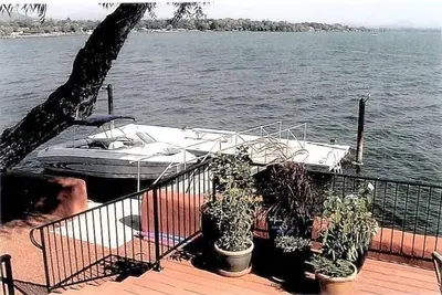 Image de Clearlake Lakefront Vue panoramique 4 Br / 3 Ba Accueil