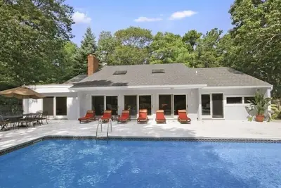 Image de Hamptons escapades Avec chauffée et Har Tru tennis, la famille