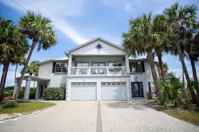 Image de 42 Palms a tout! ! ! 5 min à pied de la plage.