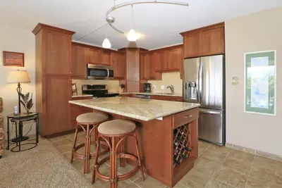 Image de 18 au 22 septembre Disponible dans ce spacieux, rénové 1 ch / 1 bth-en face de la plage