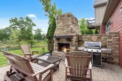 Image de Villa de luxe au bord d'un lac ~ Vue imprenable ~ 2 piscines ~ Commodités gratuites ~ Dock ~ Kayaks