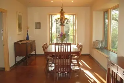 Image de Belle maison en ballots de paille avec vue sur la haute Sierra de Yosemite!