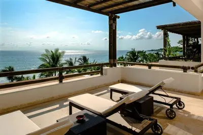 Image de Condo de luxe à aire ouverte sur la plage!