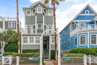 Image de Three Friends Cottage - Jaw Dropping Decor - 100 mètres de la plage