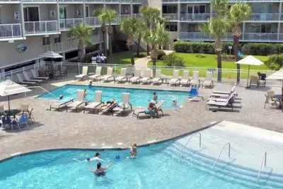 Image de Nouveaux SPÉCIAUX! Récemment rénové. Spa Chaud! 3 piscines, Beachfront Resort