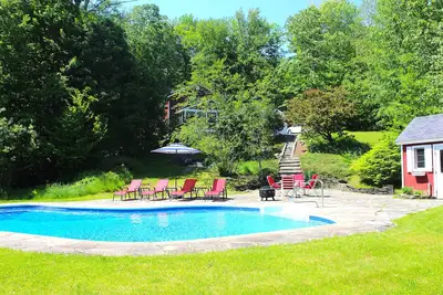 Image de Privé, nouvellement meublé 5 Br Killington All-Season Home With Pool & Hot Tub