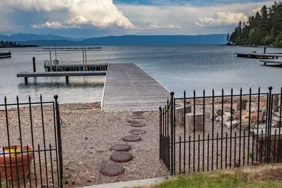 Image de Flathead Lakefront Accueil-Confort-Vues-Dock-Gentle Beach-2 planches de Sup-Paddle Boat