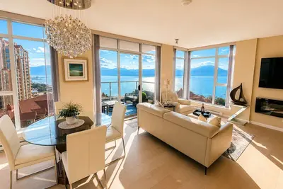 Image de Le Skye au Waterscapes Kelowna Lake View Condo de luxe