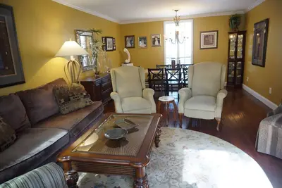 Image de Nouvellement rénové villa de 3 chambres - face de la plage!