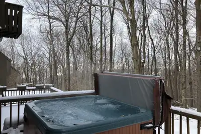 Image de Convient aux grands groupes! Jacuzzi privé, Wi-Fi et navette