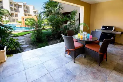 Image de Magnifique condo de 2 chambres au bord de la piscine dans la belle Playa Del Carmen! ! (Récif 105)