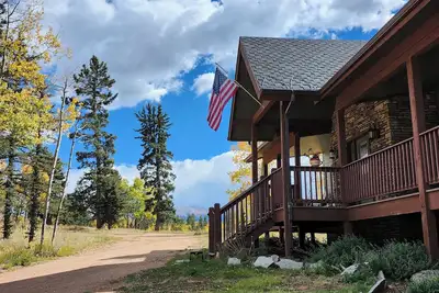 Image de Maison moderne isolée sur 55 acres - Vue imprenable sur Pikes Peak - Animaux acceptés