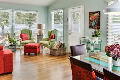 Image de Cottage Lake de conception professionnelle reconnu à l'échelle nationale