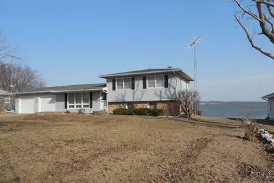 Image de 50 pieds du fleuve Mississippi. Vivez la migration de l'aigle d'hiver.