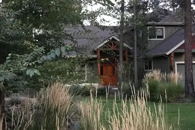 Image de Great River Front Maison de vacances à Sunriver avec bain à remous! Animaux acceptés Dcca # 1432