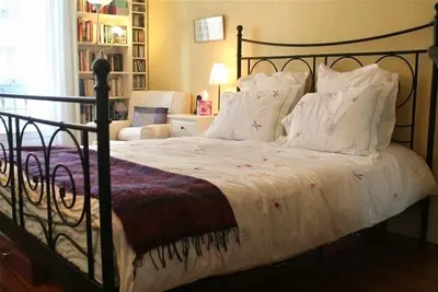 Image de 'Chez Pierre': Vivez comme un Parisien! Appelez +1516300-0363