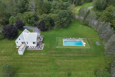 Image de Luxury Estate Catskills - Piscine creusée chauffée, étang de baignade, étang, sauna