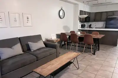Image de Magnifique condo au rez-de-chaussée sur Calme Creekside