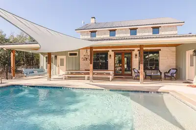 Image de Maison sur la plage - 5 chambres, 5 salles de bain avec piscine, 20 couchages