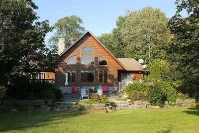 Image de Connectez-vous Accueil sur Shadow Lake, Coboconk - endroit parfait pour la famille, la pelouse, la plage et le pont