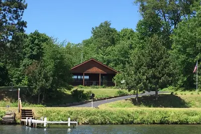 Image de Lieu paisible et sereine avec beaucoup de Lake View, PĂŞche, et sites sauvages.