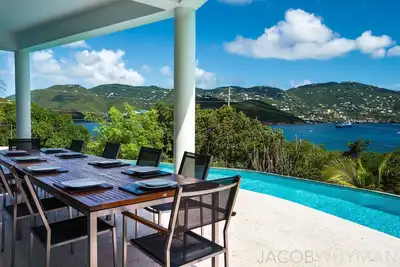 Image de Immobilier de luxe contemporain au bord de l'eau (vues, piscine, climatisation, salle de sport, génération)