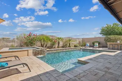Image de Upscale Executive Resort Style Home! Piscine Chauffee, Spa, Montagne Et Golf Vues! !