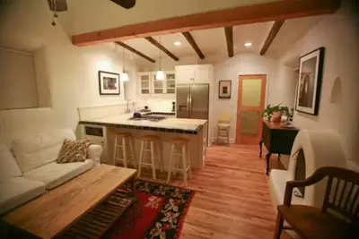 Image de Un bijou caché à côté de la place.