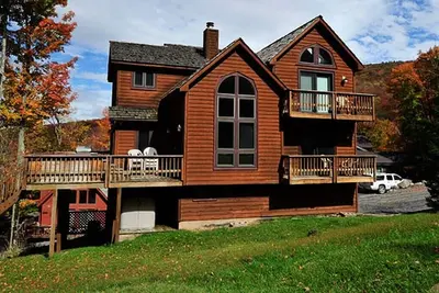 Image de Fabulous Mountainside Get-a-way! Montagne Proche Maison \/ Slopeside \/ 330 Slopeside Rd.