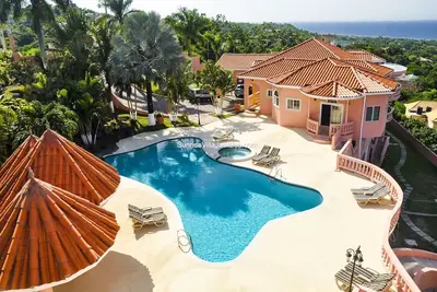 Image de Nouvelles Villas De Luxe Avec Belle Vue Sur L'OCÉAN / Cuisine PRIVÉE, Bain, Salon R, Piscine