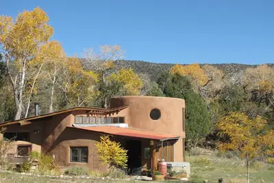 Image de Casa Ambrosia: maison Adobe unique avec vue sur la montagne dans une belle vallée fluviale