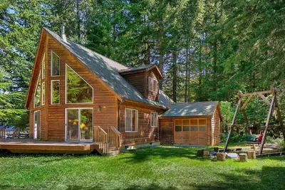 Image de Beau chalet de montagne en cristal / cabine avec spa