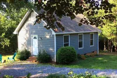 Image de Cottage confortable sur 15 acres de terres forestières. 15 min du Tiec