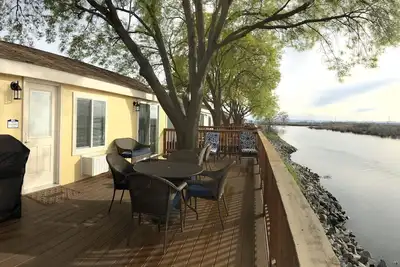 Image de Location de vacances de luxe \"Riverside\" dans une marina privée sur le Delta de la Californie