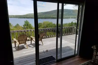 Image de Oceanfront Cottage entouré par le parc national d'Acadia avec quais et bateaux à rames
