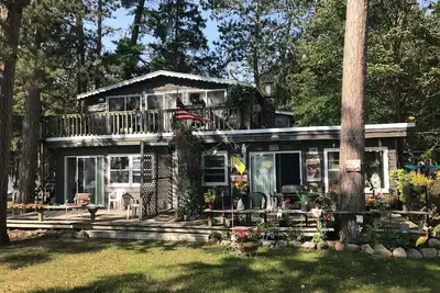 Image de \"The Family Getaway\" sur le magnifique lac de pommes de terre à l'extérieur de parfait Park Rapids, Mn