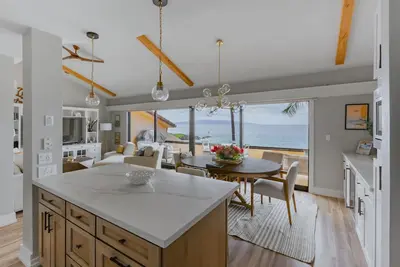 Image de Superbe Beachfront Luxury 2 Bed 2 Bath Maui Condo; Récemment rénové; Rénové