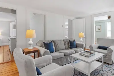 Image de Charmante maison de 4 chambres dans un emplacement fantastique à Newport!