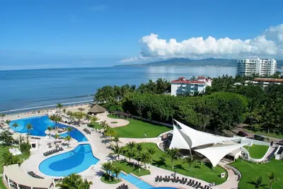 Image de 4br / 4. 5ba Villa Magna Beachfront Condo avec une vue magnifique sur l'océan