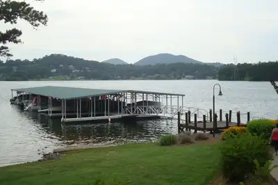 Image de Luxury 3 Br Townhome sur Chatuge! Quai couvert, kayaks, canoë, planches P inclus!