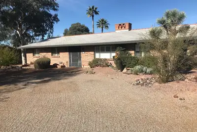 Image de Vue historique sur la montagne adobe complètement rénové en décembre 2017