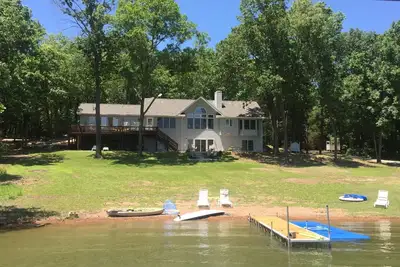 Image de Incroyable privé et privé 4500 pc 5 Br 4 Ba lac Cove