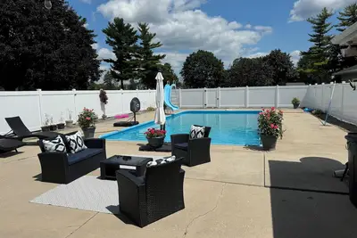 Image de Semaine Eaa: maison de 3 chambres avec piscine creusée / bain à remous à 15 minutes du sol
