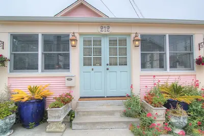 Image de Capitola 'Rose Cottage' dans le Cœur de Village Capitola