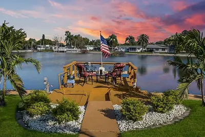 Image de Majestic 2br 2ba Holiday Waterfront Property W / Internet haute vitesse, quai privé