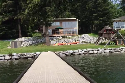Image de Lake Whatcom Bellingham Waterfront Cabin