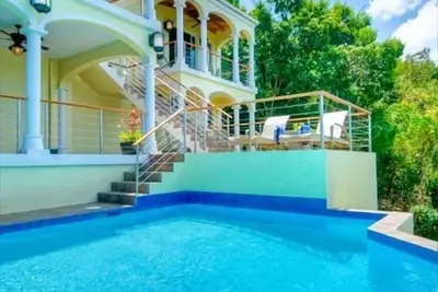 Image de Nuit gratuite à la Villa Sirenetta. Livre 7 payez 6! Demander un rabais