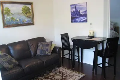 Image de Cadre champêtre paisible avec parking de football Tamu Gratuit